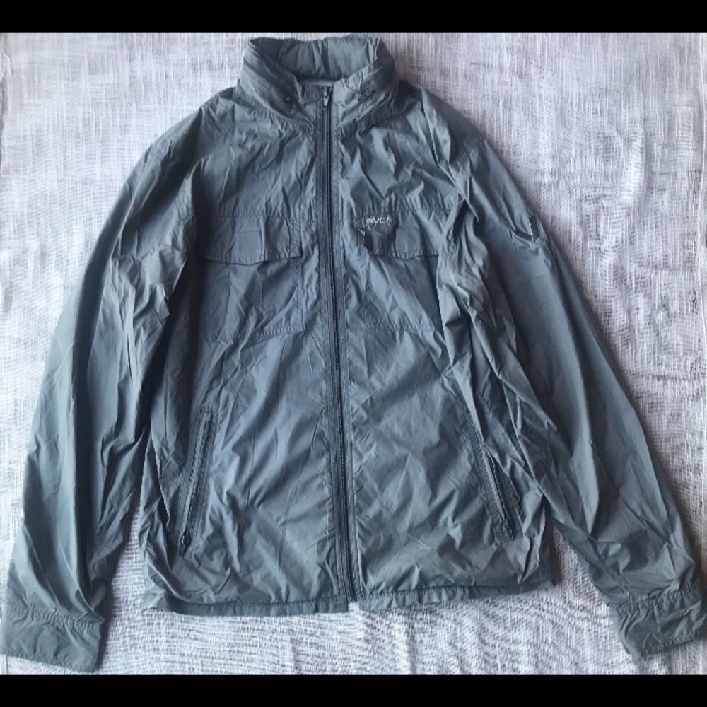 ✨RVCA Hooded Windbreaker ✨